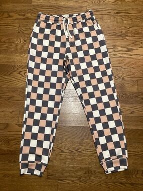 LulaRoe Streetwear checkerboard boyfriend joggers. Peach/charcoal gray/beige